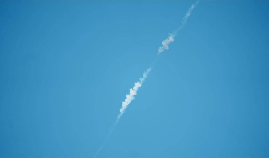 Hizbullah İsrail askerlerine roketlerle saldırı düzenledi