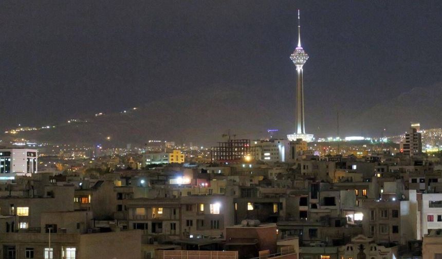 Tahran'a zehirli yağmur yağıyor