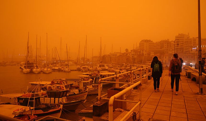 Girit Adası'nda gökyüzü kırmızıya büründü