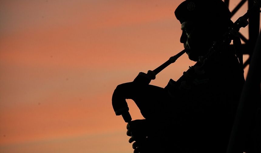 Anzak Koyu'nda geleneksel 'Şafak Ayini' yapıldı