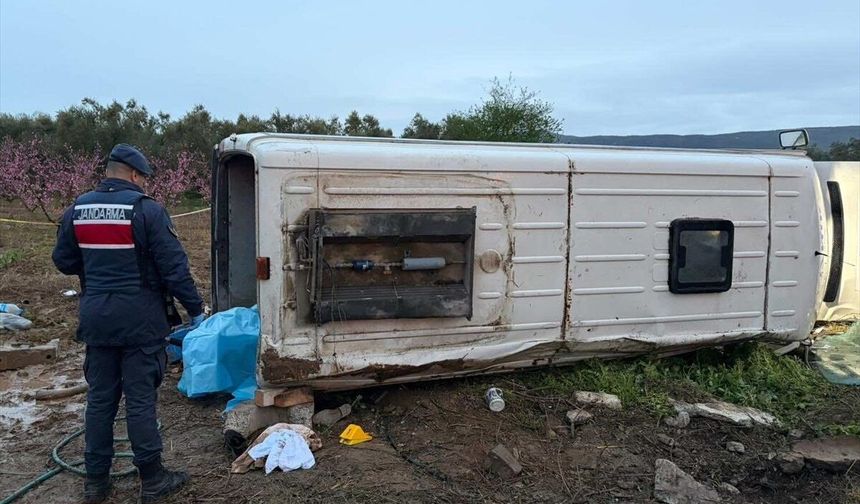 Bursa'da minibüsün devrilmesi sonucu 1 kişi öldü, 12 kişi yaralandı