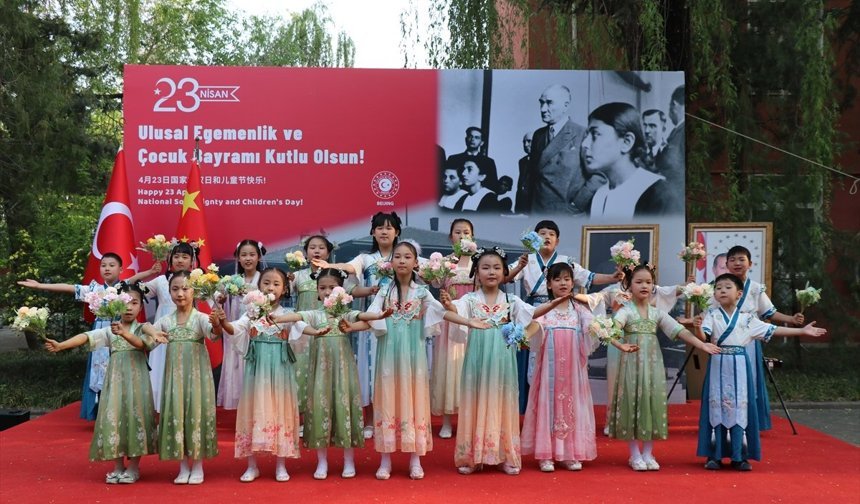 Çin'de 23 Nisan Ulusal Egemenlik ve Çocuk Bayramı kutlandı