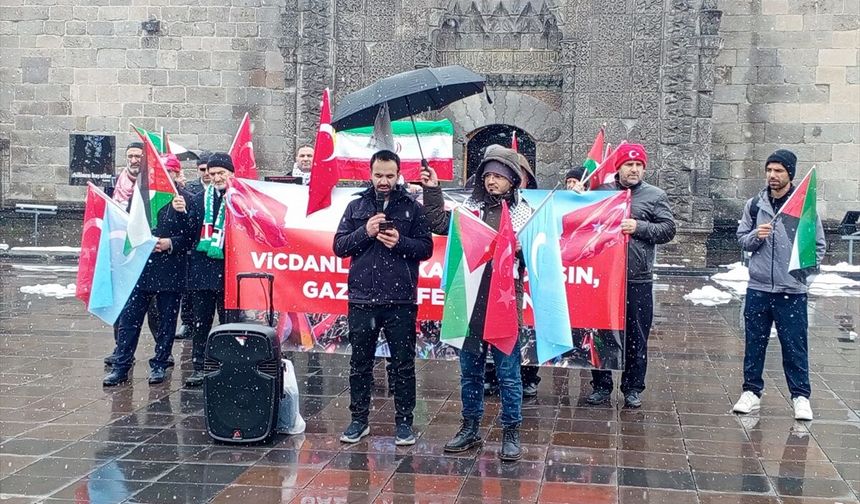 Erzurum'da sağlıkçılar kar altında 126. kez Gazze için yürüdü