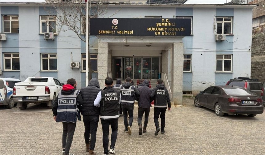 Hakkari'de firari hükümlü ile çeşitli suçlardan aranan 11 zanlı yakalandı