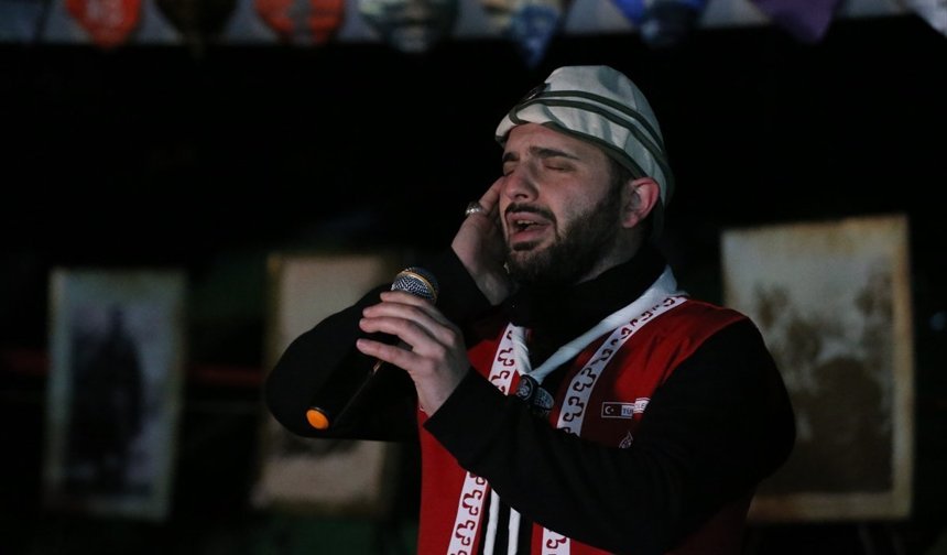 Milli Bilinç Kampı'na katılan izciler, kınalı saçlarıyla atalarının yolunda