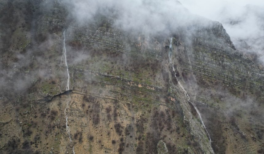 Şırnak'ta yağışlarla canlanan şelaleler dronla görüntülendi