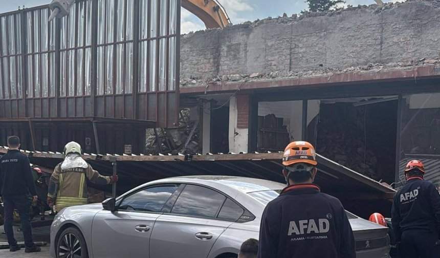 Ankara'da bir binanın duvarı çöktü