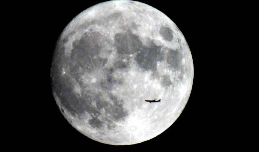 Rusya'nın Ay'ın yüzeyinde tarama yapacağı bildirildi