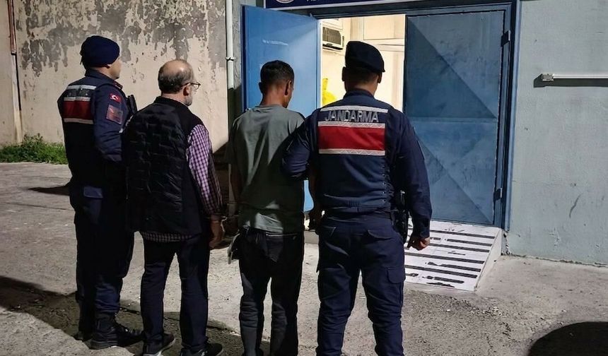 Adana'da yaşlı çifti telefonla dolandıran 2 zanlı tutuklandı