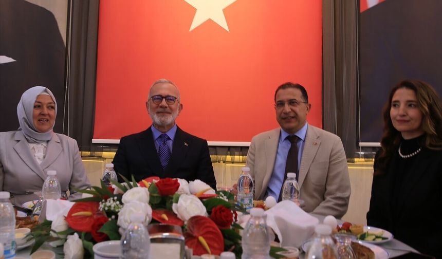 AK Parti Grup Başkanvekili Yenişehirlioğlu, Manisa'da konuştu