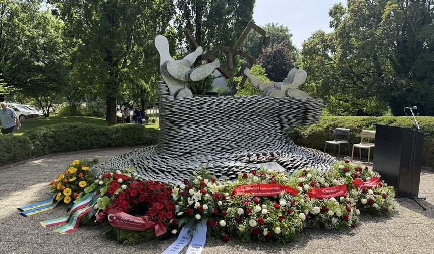 Almanya'daki Solingen ırkçı saldırısının üzerinden 33 yıl geçti