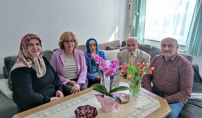 Almanya'ya gelen ilk kuşak işçilerden 90 yaşındaki Çığır'a Osnabrück Belediye Başkanı'ndan ziyaret
