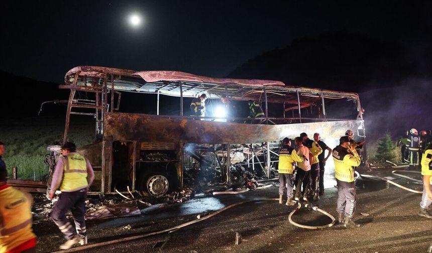 Denizli'de bariyerlere çarparak yanan yolcu otobüsündeki 8 kişi öldü, 33 kişi yaralandı