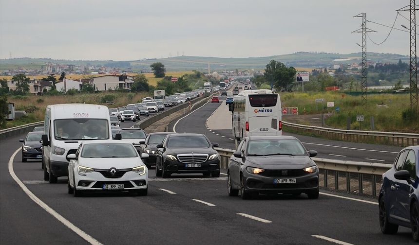 İstanbul-Tekirdağ kara yolunda bayram yoğunluğu