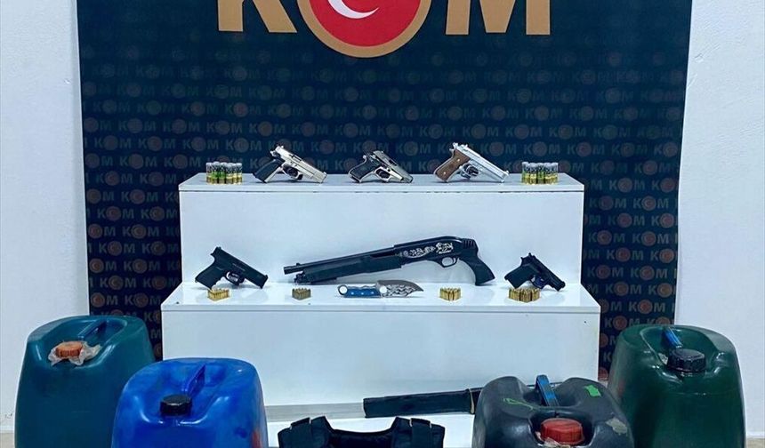 Kars'ta silah kaçakçılığı ve rüşvet operasyonunda 7 zanlı tutuklandı