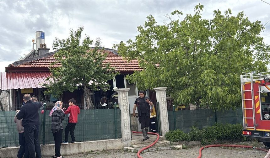 Konya'da yangın çıkan ev kullanılamaz hale geldi