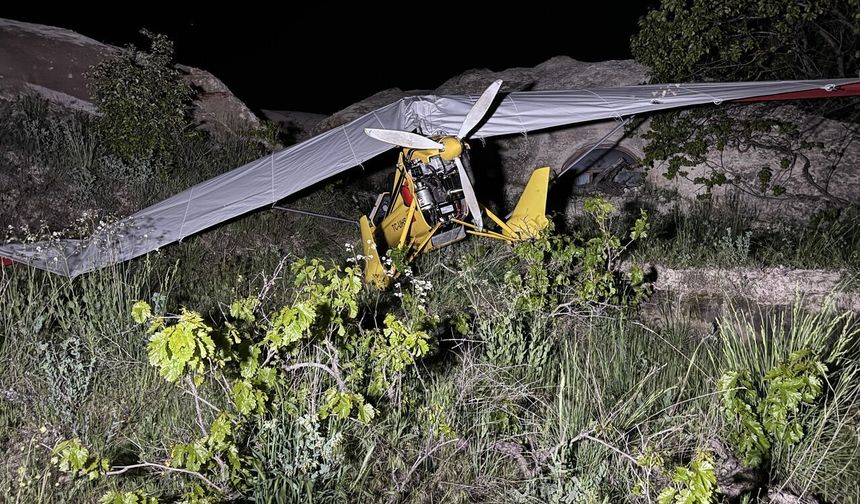 Nevşehir'de acil iniş yapan microlighttaki pilot ve yolcu yaralandı