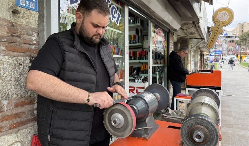 Tekirdağ'da baba oğul 147 yıllık bıçakçılık geleneğini aynı tezgahta yaşatıyor