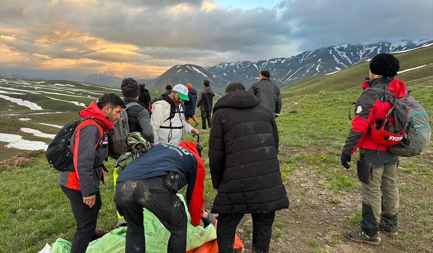 Tunceli'de dağda donma tehlikesi geçiren kişi 6 saatlik çalışmayla kurtarıldı