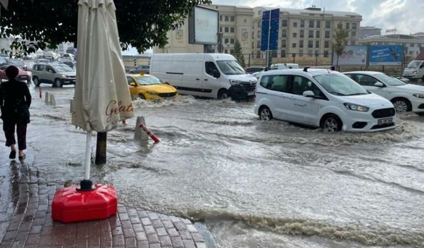 Kırşehir'de sağanak, sel ve su baskınlarına neden oldu