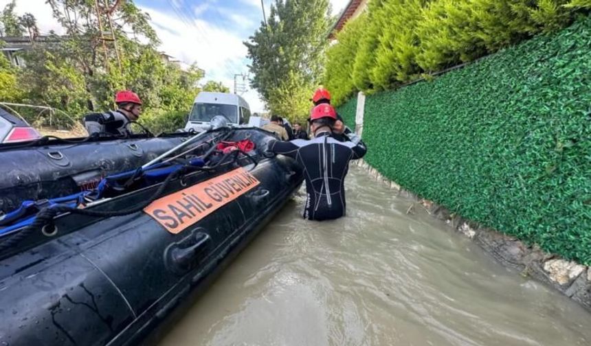 Hatay'da sel felaketi! 20 kişi kurtarıldı