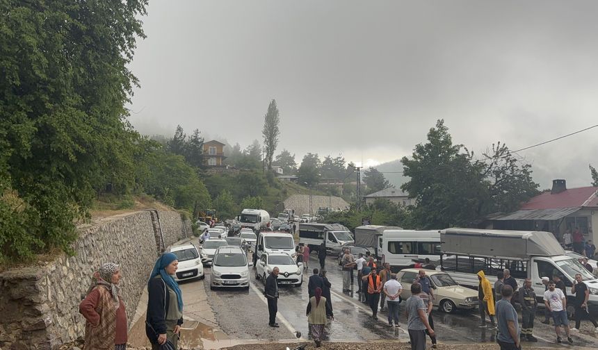 Feke-Kozan kara yolu ekiplerce açıldı