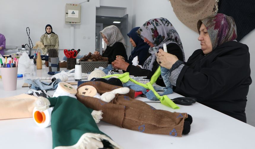 Erzurumlu kadınlar atıl yünleri ekonomiye, ehram kültürünü geleceğe kazandırıyor