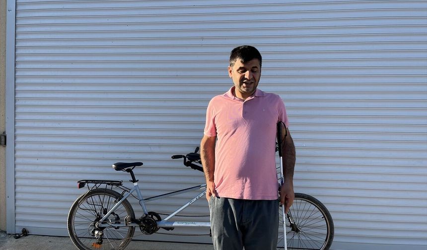 Görememesi bisiklet tutkusuna engel olmadı