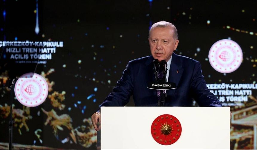 Erdoğan şair Nuri Pakdil'i andı