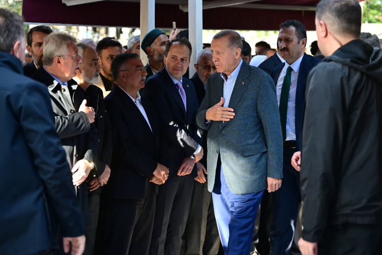 erdogan-cenazeye-katildi_9570647dcb1b9b7b22fb15db39952855.jpg