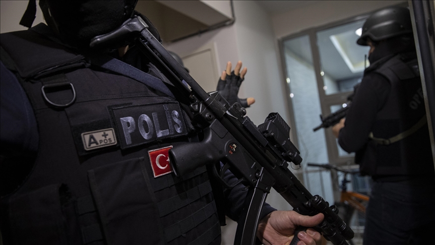 polis_a5a8d4532fc14c45dca41dc0c225768c.jpg