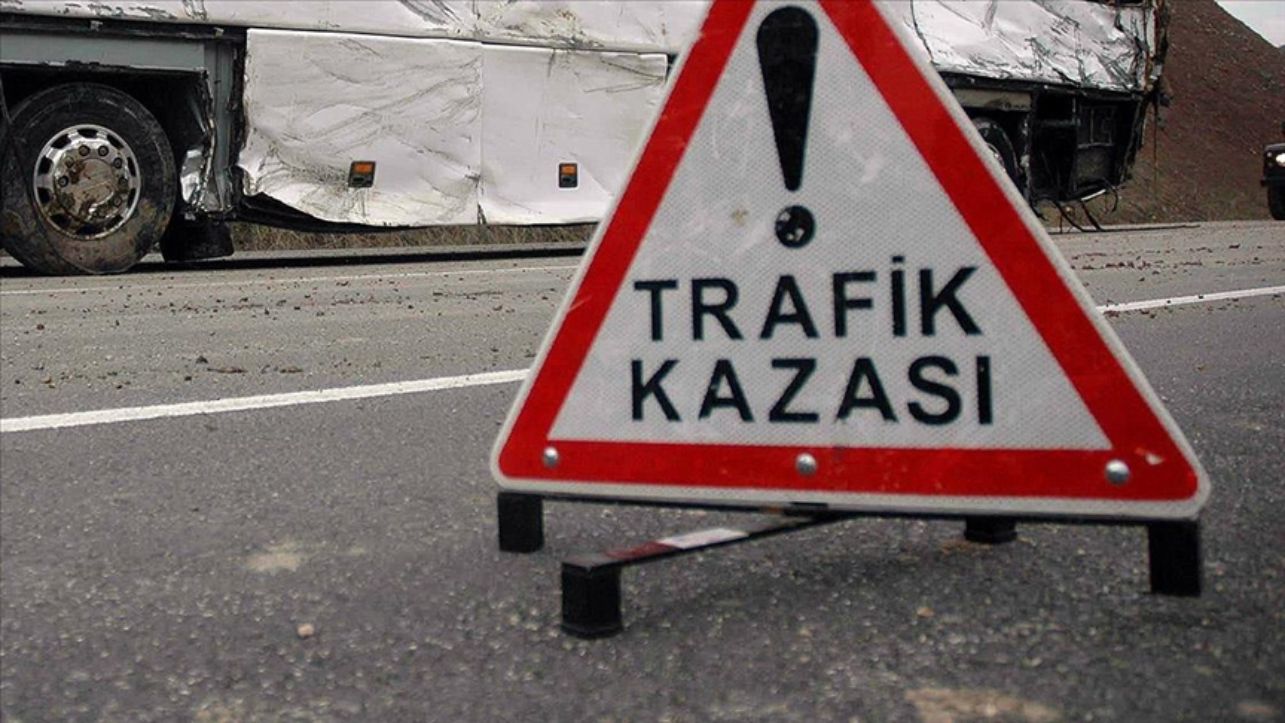 Erzurum'da iki otomobilin çarpışması sonucu 1'i ağır 3 kişi yaralandı