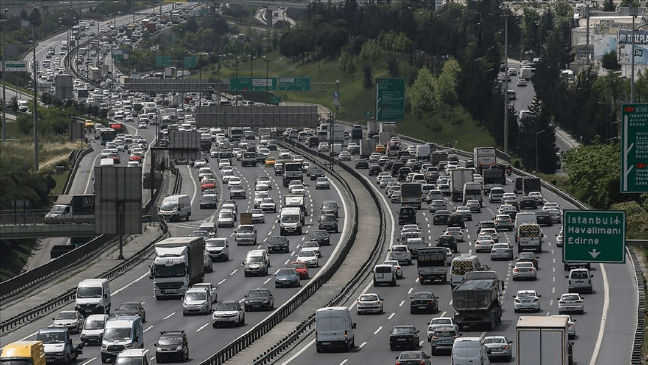 Bayram trafiği tedbirleri kapsamında 69 bin 11 personel görev başında