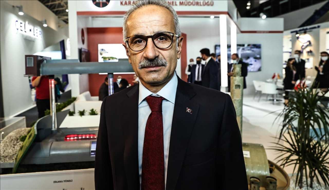 Bakan Uraloğlu, Batman'da ziyaretlerde bulundu