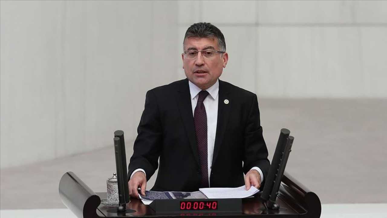 AK Parti Grup Başkanı Güler, Sivas'ta partisinin bayramlaşma programında konuştu