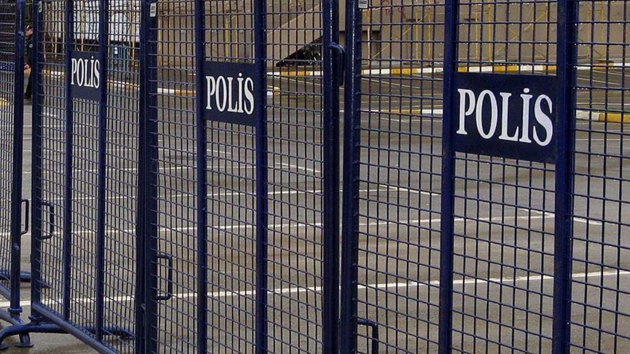 İzmir'de toplantı gösteri ve basın açıklaması yasağının süresi uzatıldı