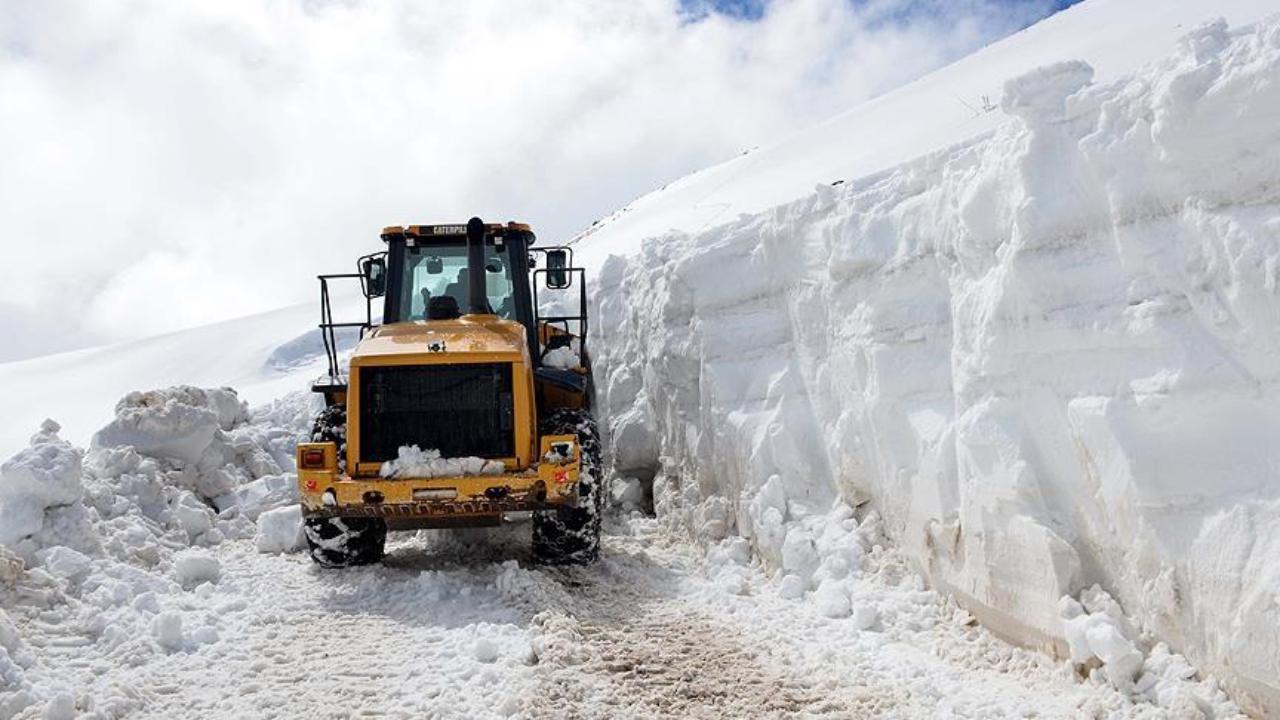Erzurum ve Tunceli'de 448 köy ve mahalle yolu ulaşıma kapandı