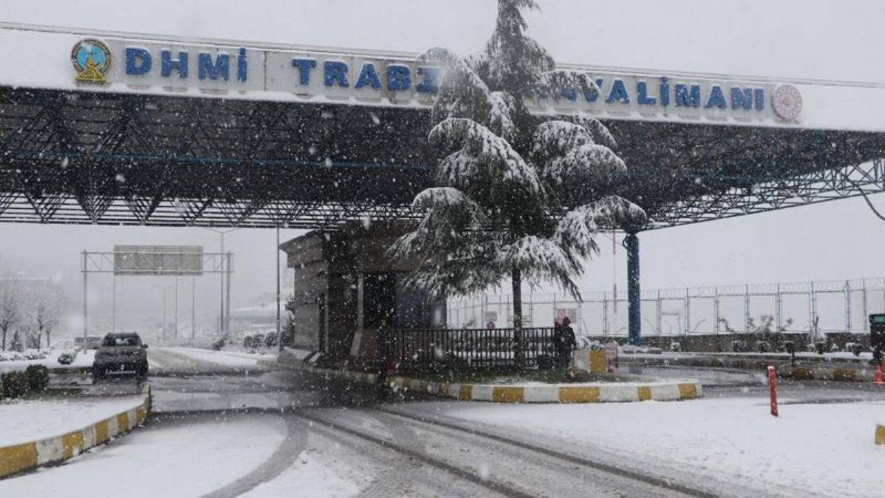 Karadeniz'de hava ulaşımına kar engeli