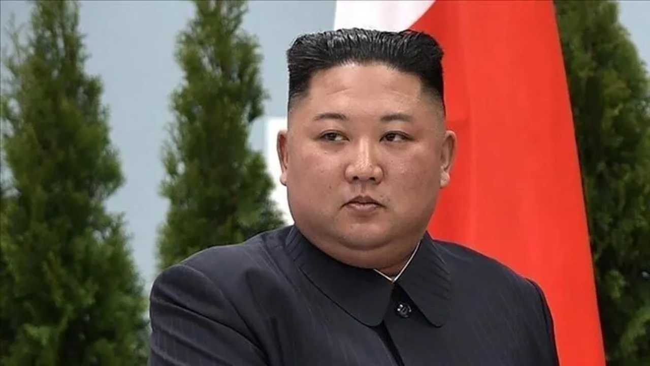 Kuzey Kore Lideri yapay zeka teknolojisiyle geliştirilen İHA'ları inceledi