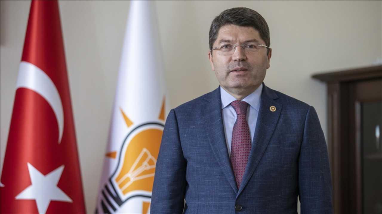 Bakan Tunç'tan PKK'lı bir grubun silahlarını imha etmesine ilişkin açıklama