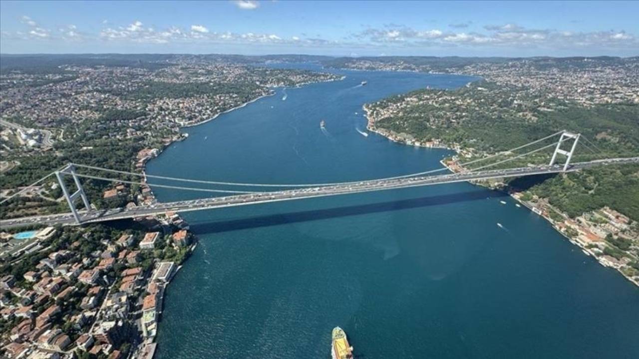 Boğaz'da gemi trafiği askıya alındı