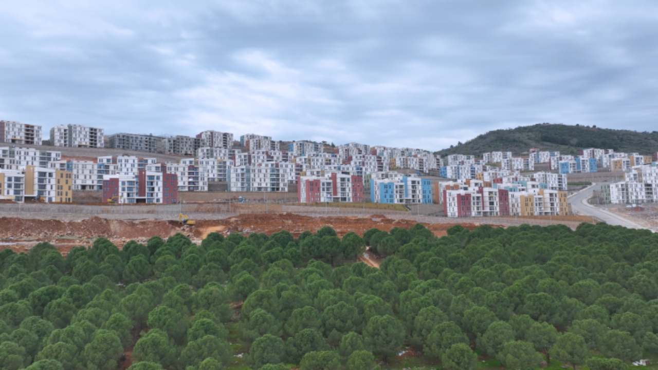 Malatya'da deprem konutlarının yapımı sürüyor