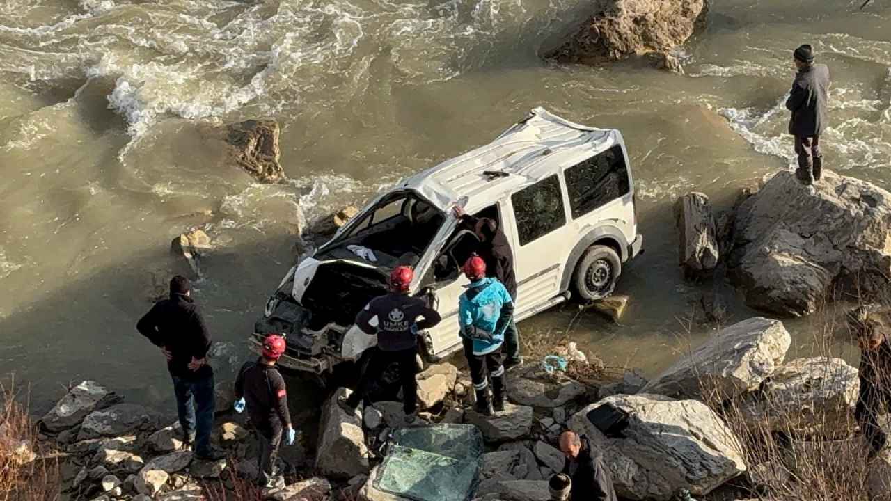 Hakkari’de Acı Olay: 10 Yaşındaki Çocuk Kurtuldu, Baba Öldü