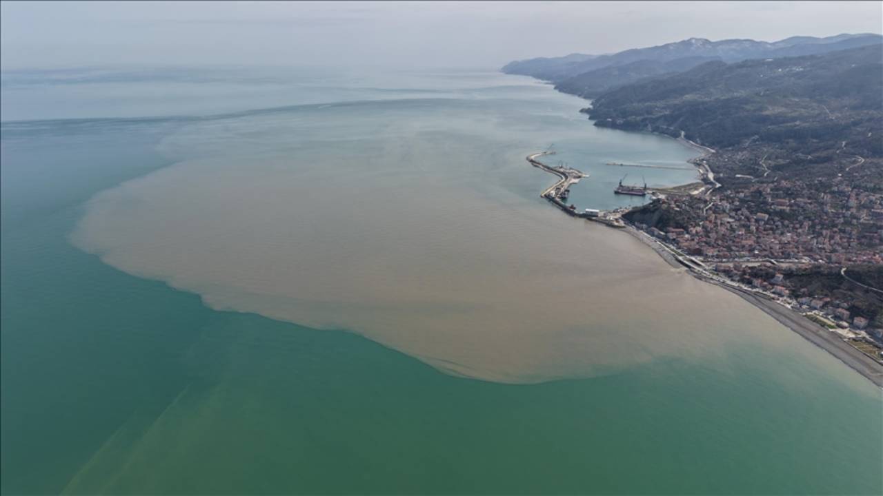Kastamonu'da deniz kahverengiye döndü