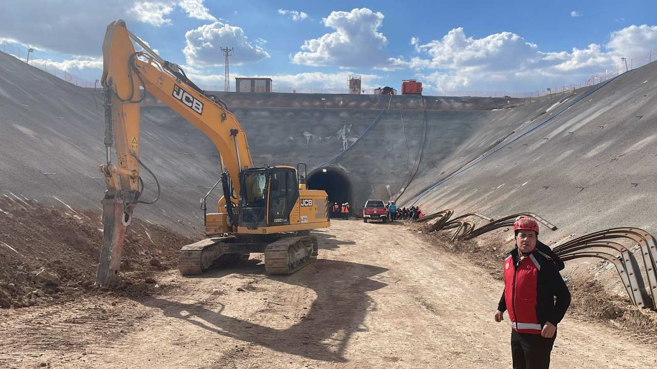 Kayseri'de tünel inşaatında kaya düşmesi sonucu 1 işçi öldü 1 işçi yaralandı