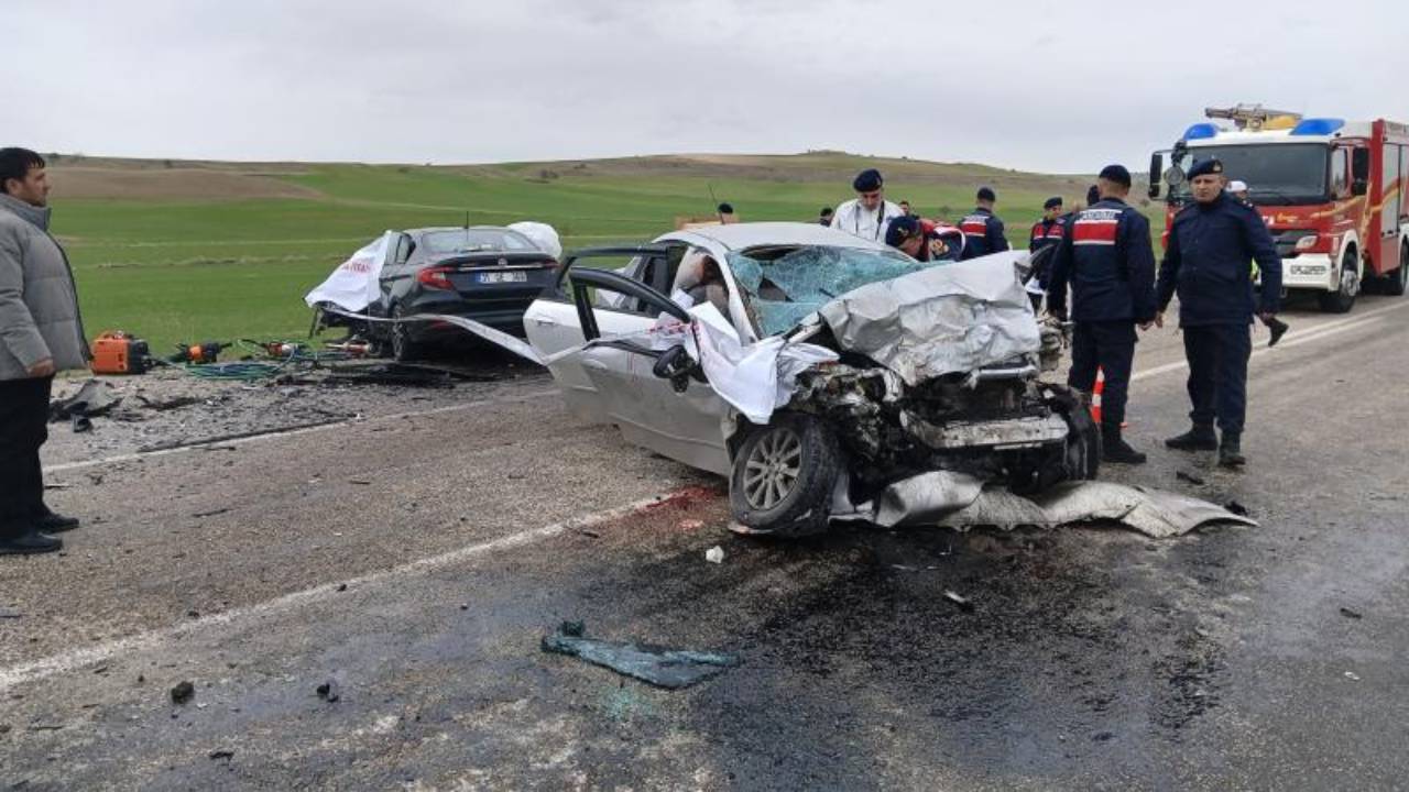 Ankara'da iki otomobil çarpıştı: 6 ölü, 3 yaralı