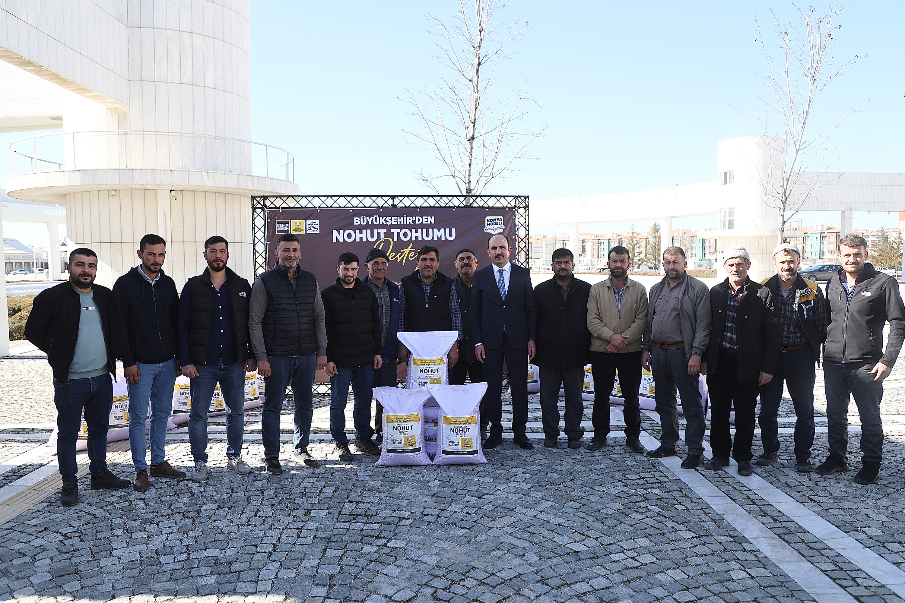 Konya Büyükşehir bu yıl üreticiye 108.675 kilo nohut tohumu desteği verdi