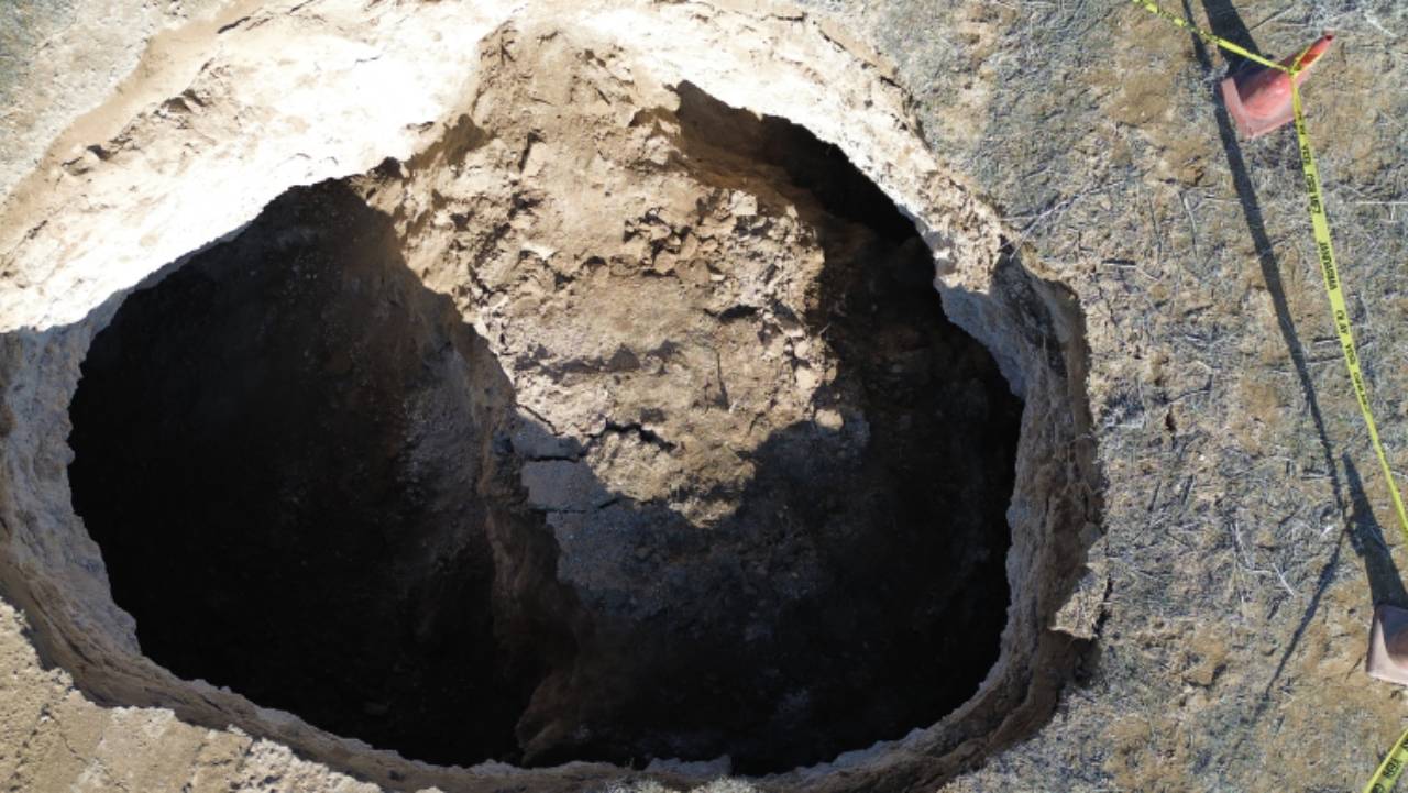 Aksaray'da 15 metre derinliğinde obruk oluştu