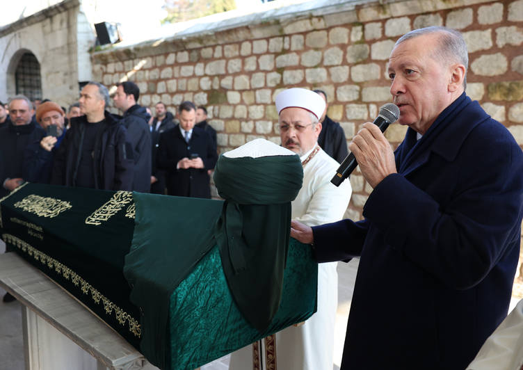 Cumhurbaşkanı Erdoğan, hatip Kasım Yağcıoğlu'nun cenaze törenine katıldı