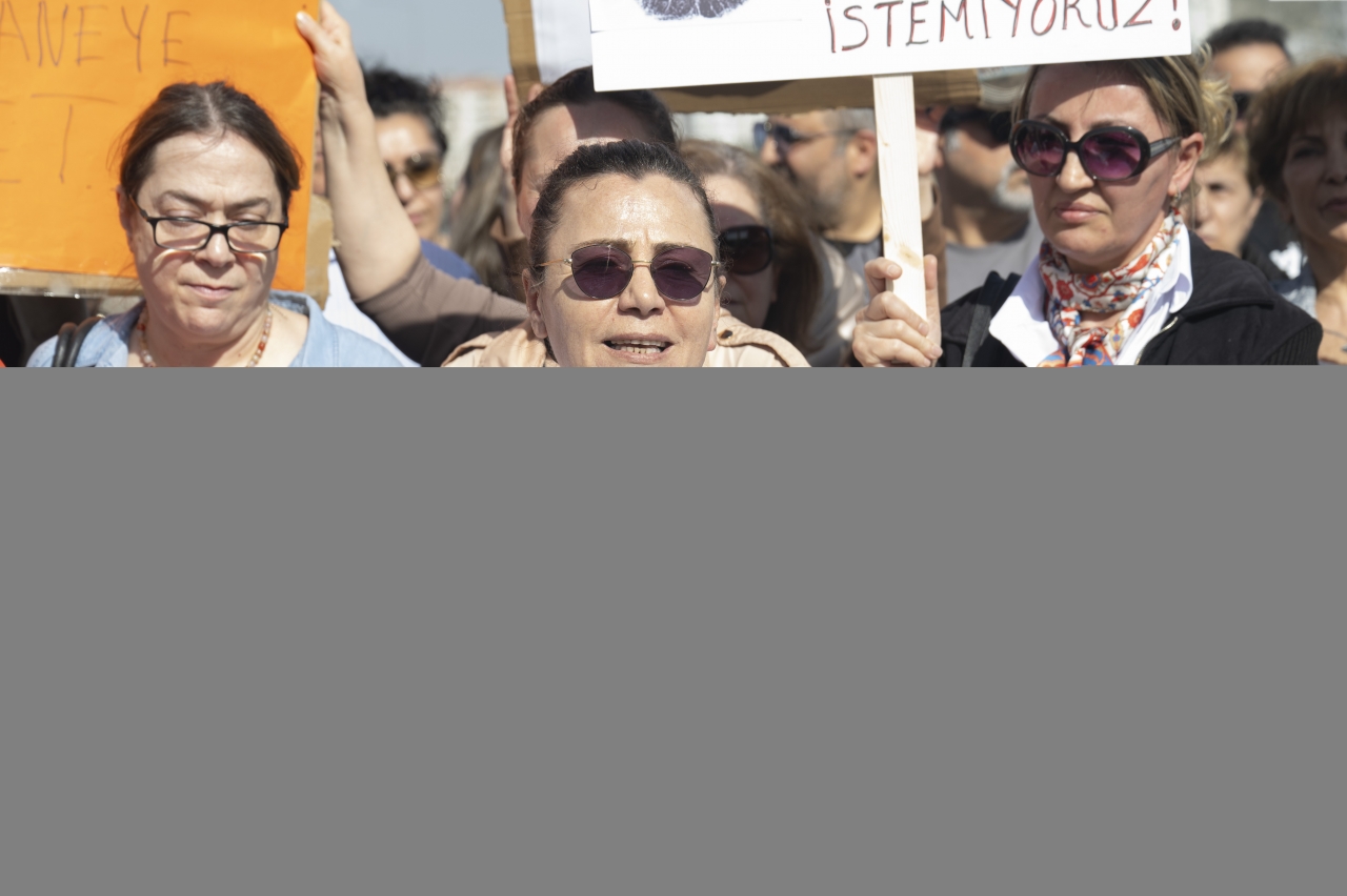 Etimesgut'ta yerleşim yeri yakınına kurulan tır parkı protesto edildi